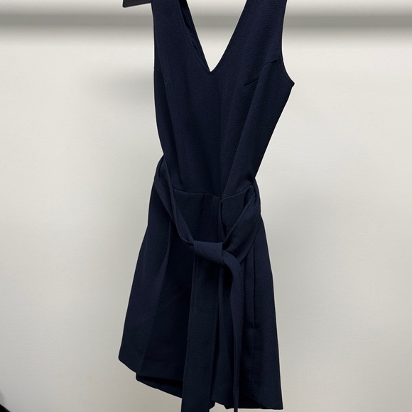 Elegant Navy Sleeveless Dress - Picture 1 of 1